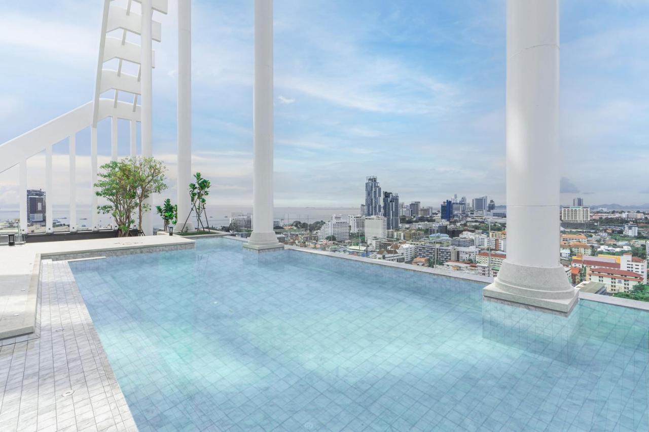 Arbour Hotel And Residence Pattaya Εξωτερικό φωτογραφία The pool at the 36th floor