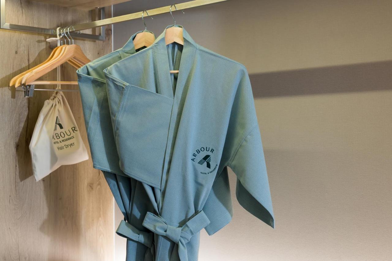 Arbour Hotel And Residence Pattaya Εξωτερικό φωτογραφία A bathrobe