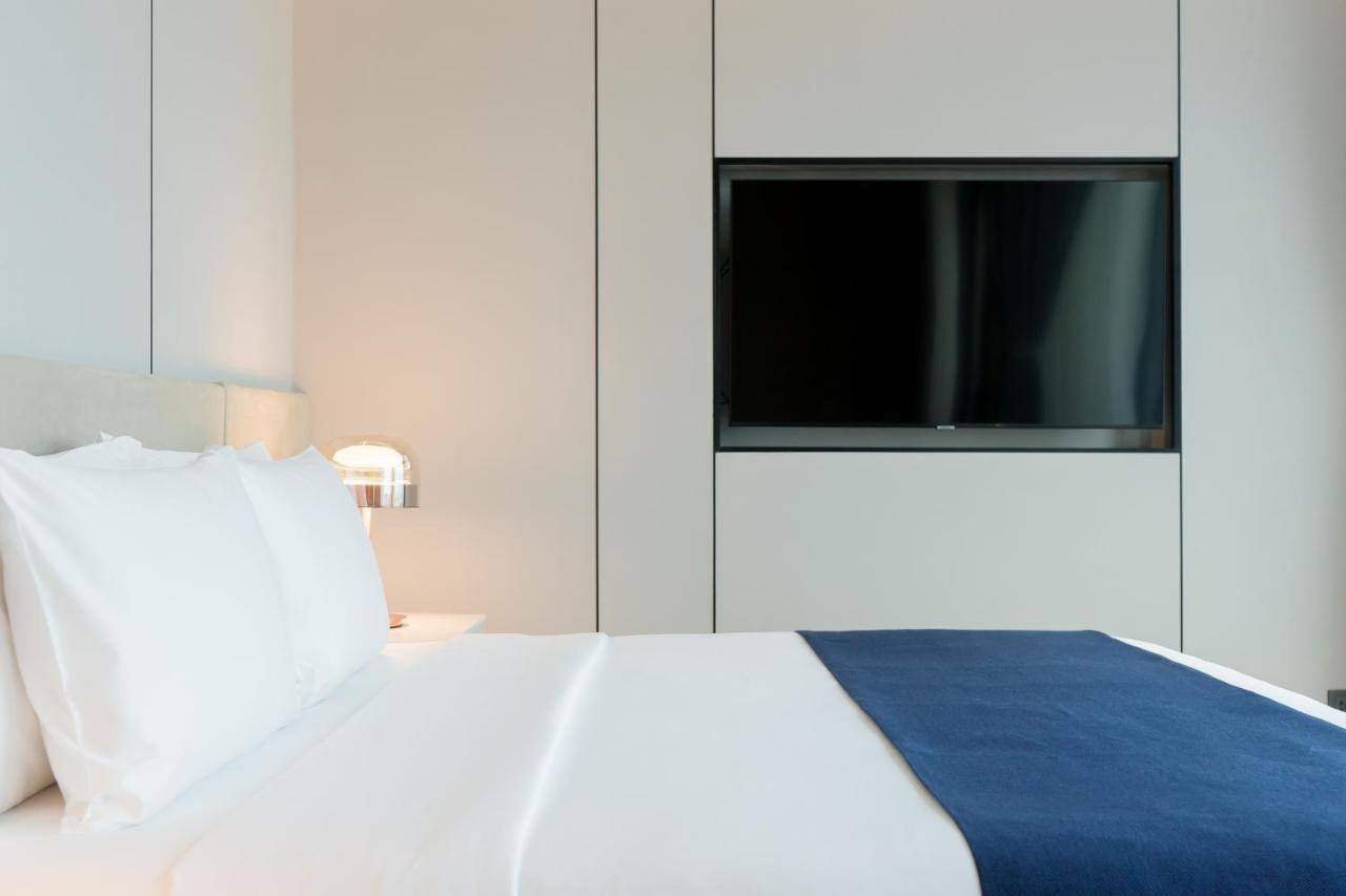 Arbour Hotel And Residence Pattaya Εξωτερικό φωτογραφία A television in a hotel room