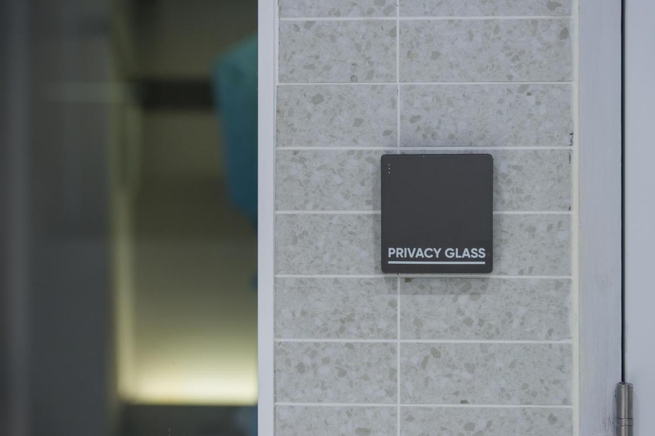 Arbour Hotel And Residence Pattaya Εξωτερικό φωτογραφία Privacy glass