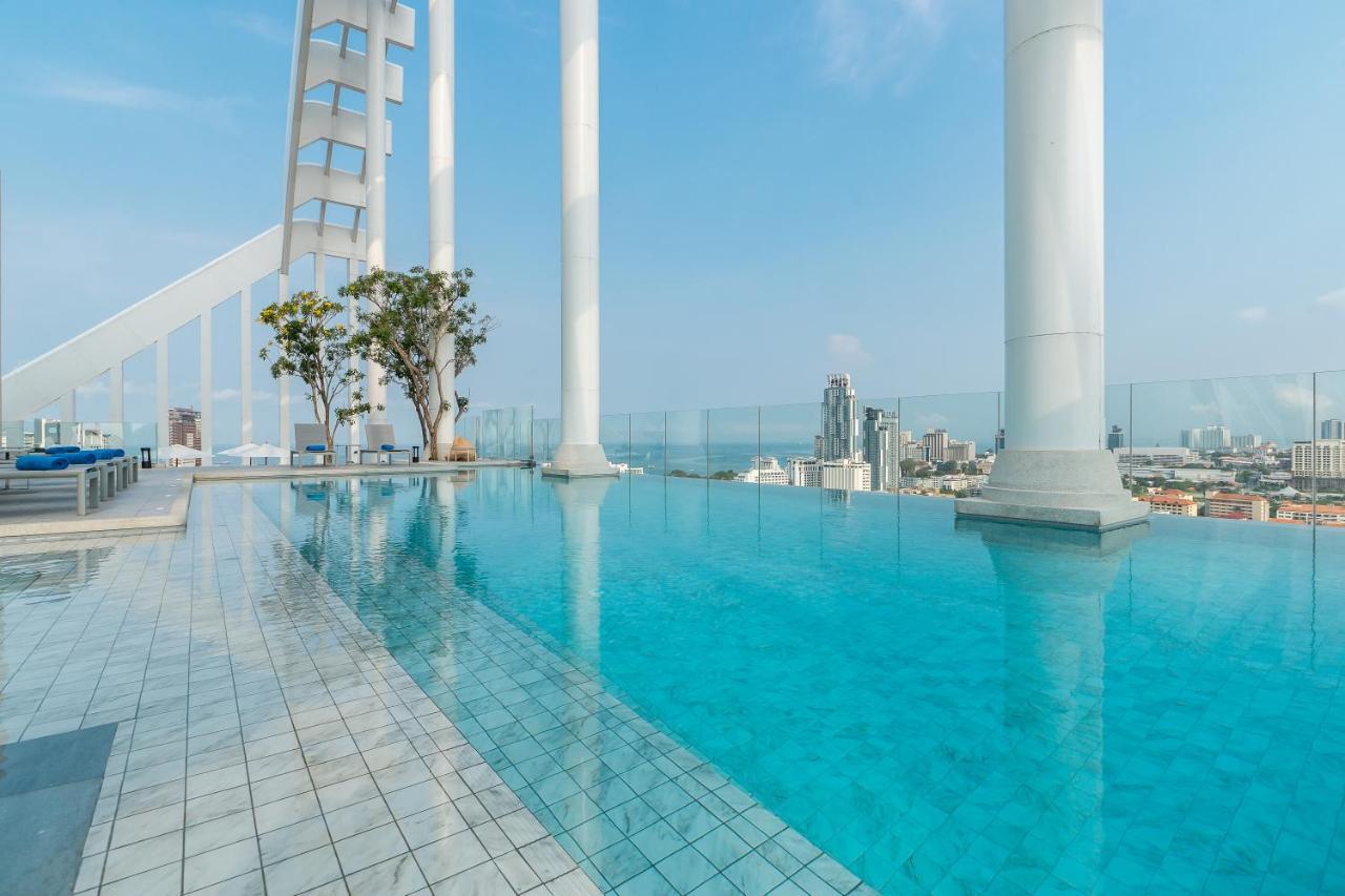 Arbour Hotel And Residence Pattaya Εξωτερικό φωτογραφία Infinity pool at the rooftop